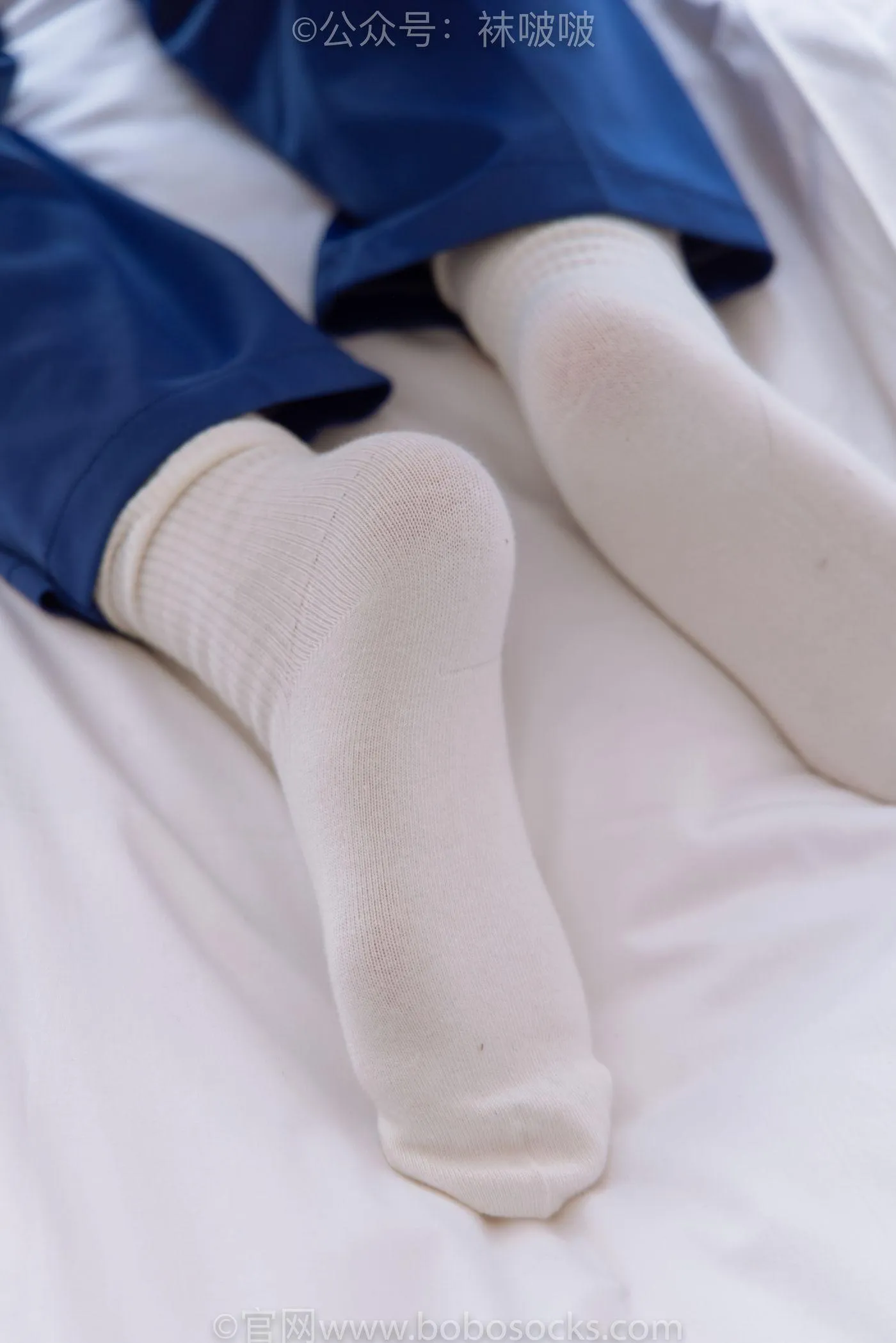 [BoBoSocks袜啵啵]NO.042 砂糖-校服、板鞋、白棉袜、油亮白丝 [139P]插图2